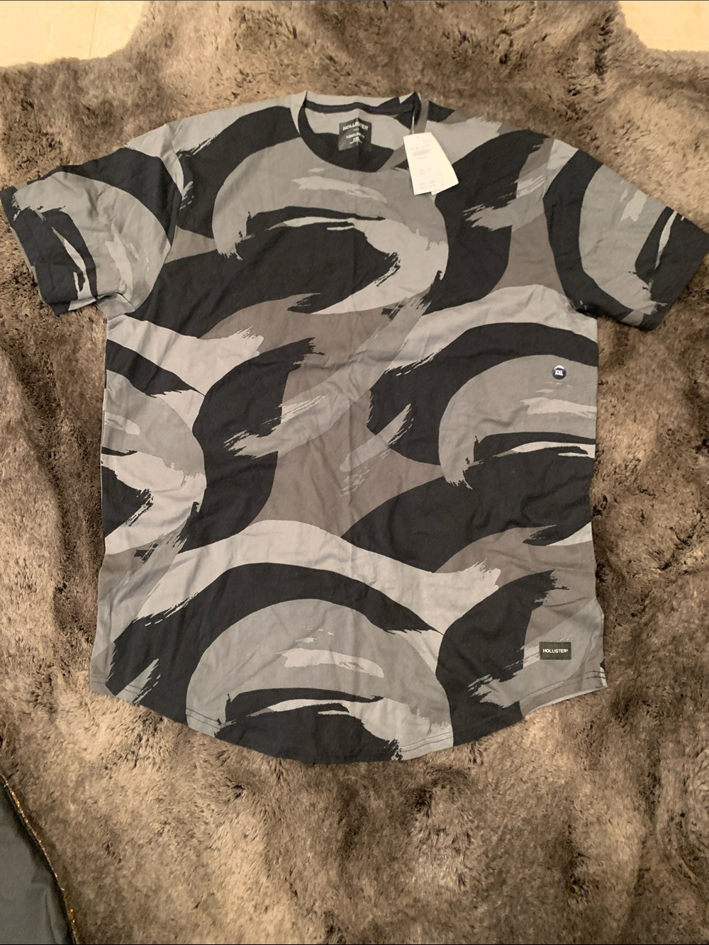 Hollister Men's Short Sleeve Graphic Tee - Black & Gray Brushstroke